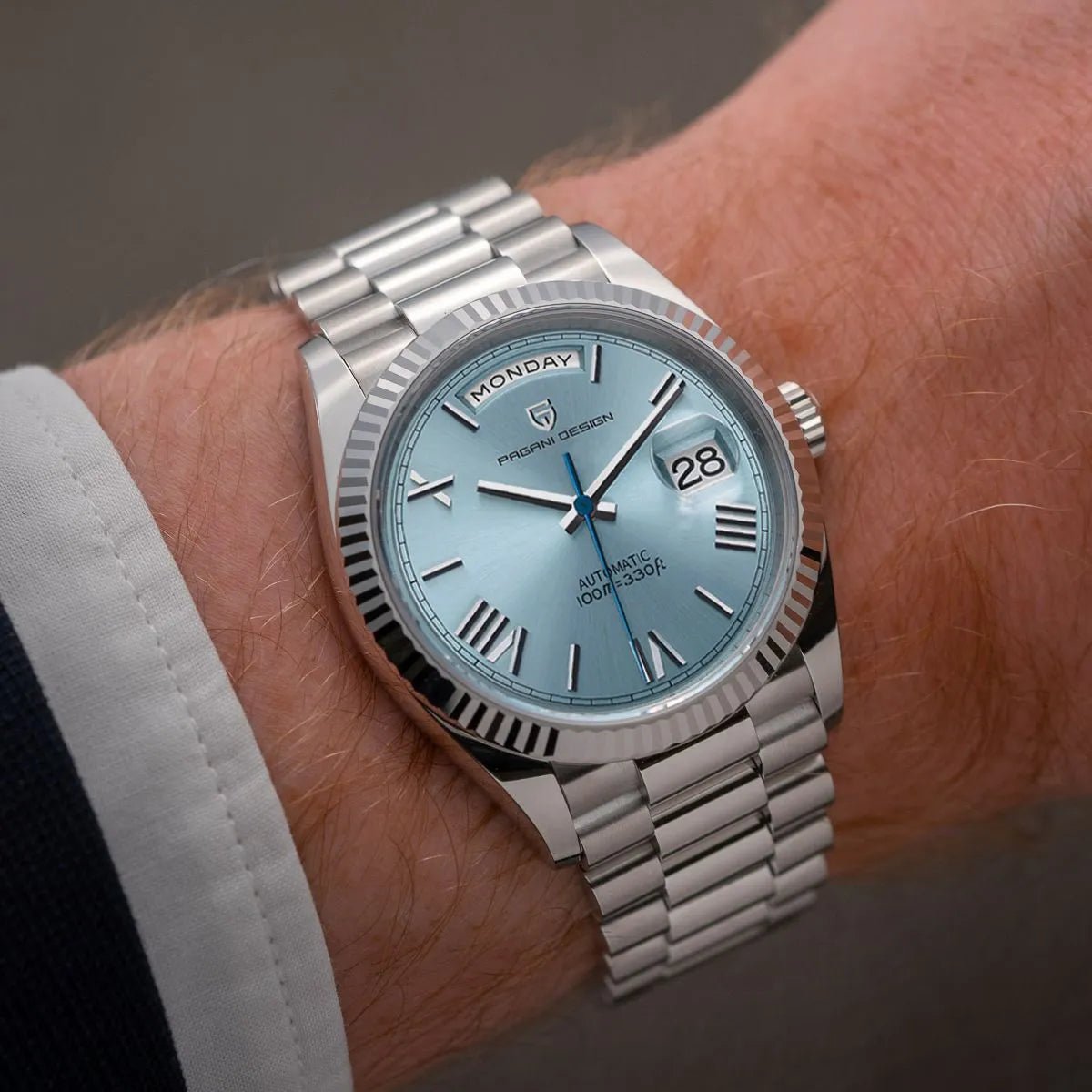 パガーニデザイン PD-1752 ホワイト/シルバー 着用イメージ（36mm）